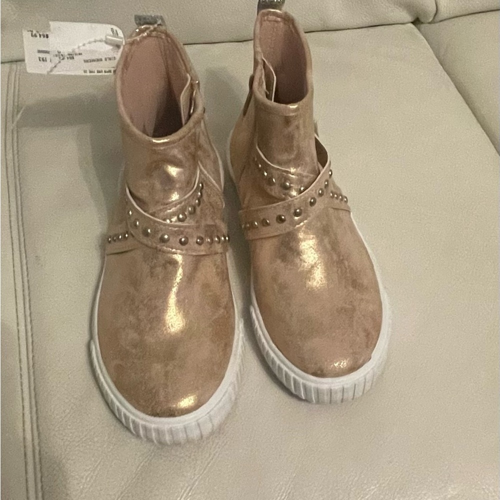 Bluefish  Metallic Rose Gold Studded Ankle Booties - Size 5